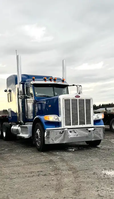 Peterbilt 389 ultra cab Colour-legendary blue Interior colour - artic grey Engine - paccar mx 13 Tra...