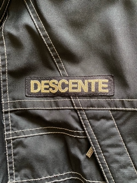 90'S VINTAGE MEN'S BLACK DESCENTE SKI JACKET in Men's in Downtown-West End - Image 4