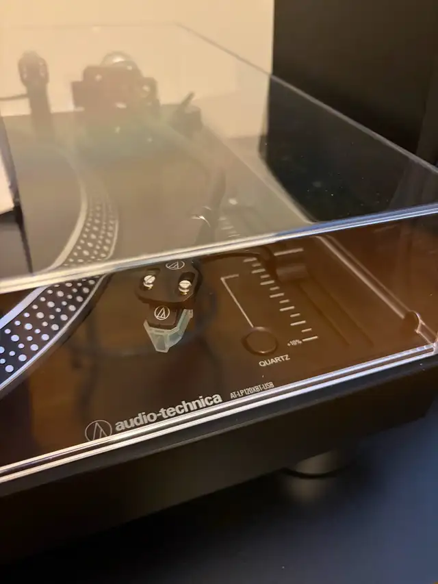 Audio Technica Turntable Complete (Speakers included) in Stereo Systems & Home Theatre in Markham / York Region - Image 5