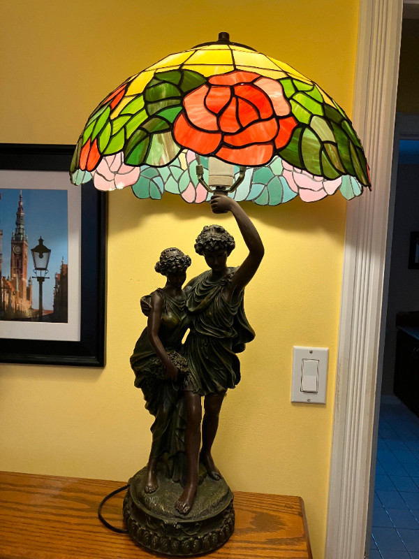 Elegant Tiffany Table Lamp in Indoor Lighting & Fans in Mississauga / Peel Region - Image 2