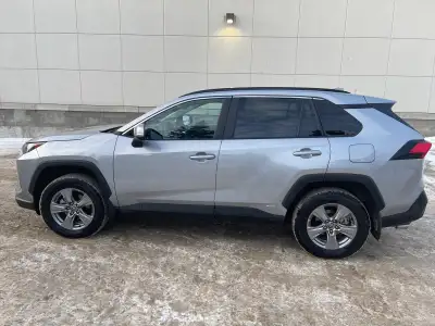 427 AUTO SPECIALIST. FINANCING AVAILABLE. NEARLY NEW WITH 13,000 kms AND CLIMBING. DRIVEN DAILY 2025...