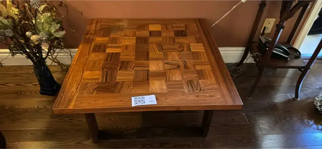 Parquet-top square wooden coffee table Rosewood - BidRush Lot 10 in Coffee Tables in Mississauga / Peel Region - Image 2