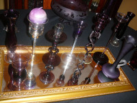 collection items de décoration en verre soufflé grenat/amethyste