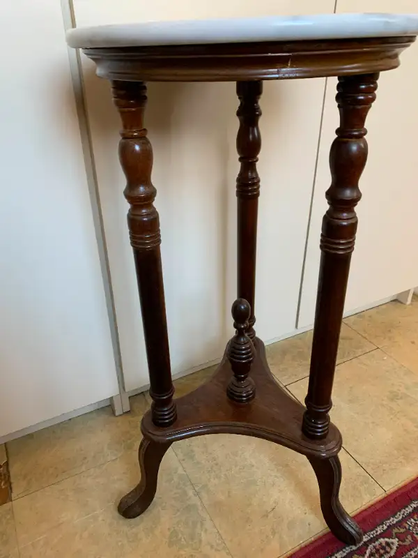 Petite table ronde en marbre63005667984003123
