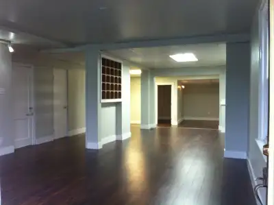 * Spacious and bright commercial unit located on ground floor with large store front windows. * Form...