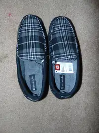 Men's Slippers - Size 10 - Brand New