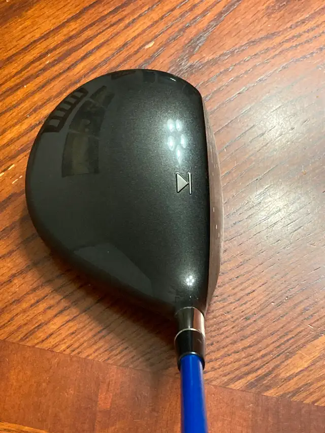 Titleist 905T Driver- Stiff Shaft in Golf in Edmonton - Image 5