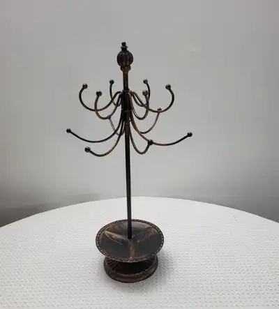 This metal jewelry, jewellery, or ornament tree is 16 inches (41cm) tall. It is in very good conditi...
