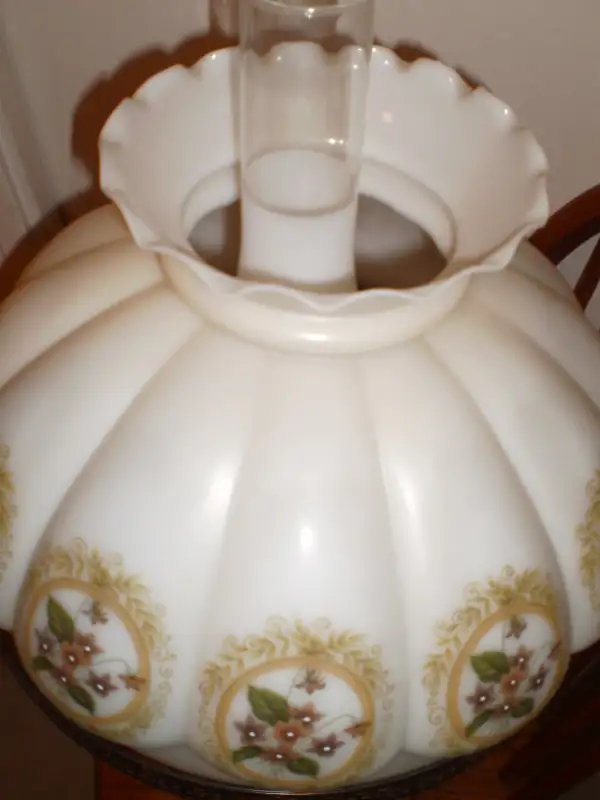 Antique Looking Lamp, Wood Brass Glass, Heavy in Arts & Collectibles in City of Toronto - Image 2