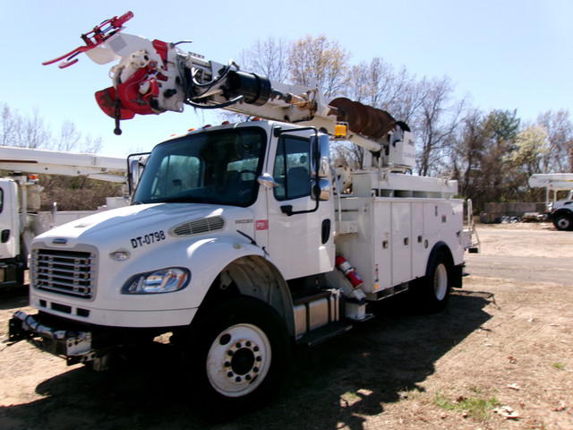 Digger Derrick / 2013 Freightliner Altec DL45B-BR, in Other in Corner Brook - Image 3