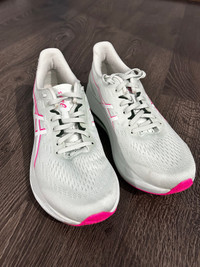 ASICS women’s GT-2000 running shoes, size 8