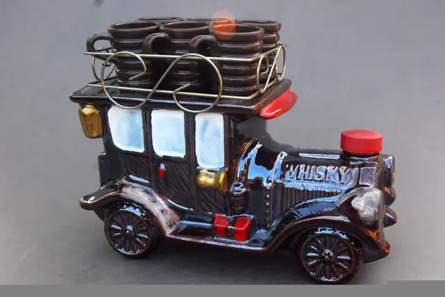 Antique Truck Ceramic Spirits Decanter w/ Shot Glasses (Empty) in Arts & Collectibles in City of Toronto - Image 6