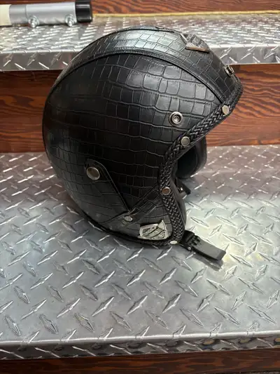 leather covered 3/4 open face with 3 different looks, size large $80