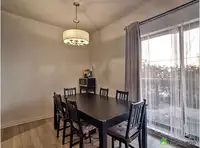 Extendable Dining Table and 8 chairs