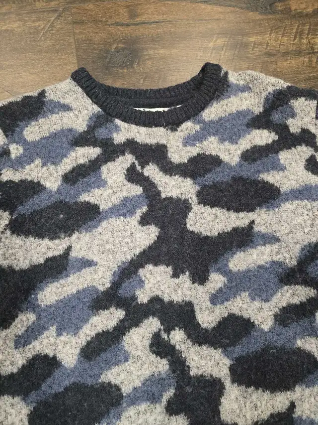 Blue and grey camo Sweater in Men's in Mississauga / Peel Region - Image 3