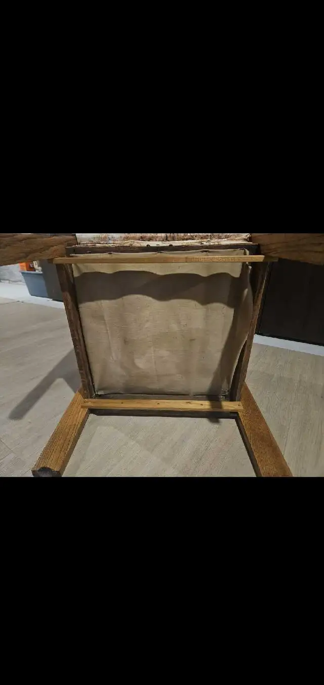 Kroehler Upholstered Armchair in Chairs & Recliners in Markham / York Region - Image 5