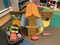 Maison et jouets de Dora