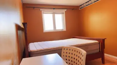 Square One Furnished 1 Bedroom Room for rent!