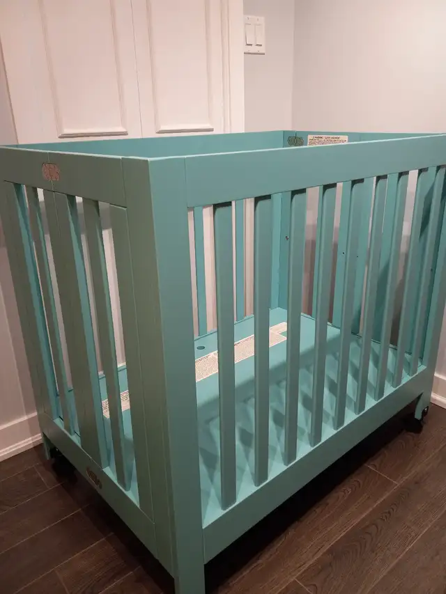 Babyletto Origami Mini Crib in Mint / Teal / "Lagoon" Green in Cribs in City of Toronto - Image 2