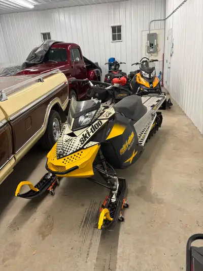 Got a 2009 skidoo 800 154. Also got a 2008 skidoo 154. Both have electric start and reverse. Both ru...