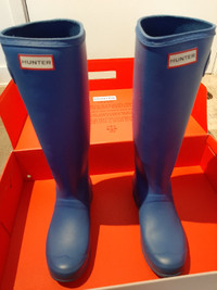 Hunter Boots Blue, Size 8.
