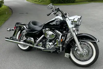 Excellent condition, comes with 3 different interchangeable seats, easy removable windshield, easy r...