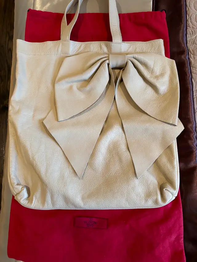 Valentino bag Leather  bow in Women's - Bags & Wallets in City of Toronto - Image 3