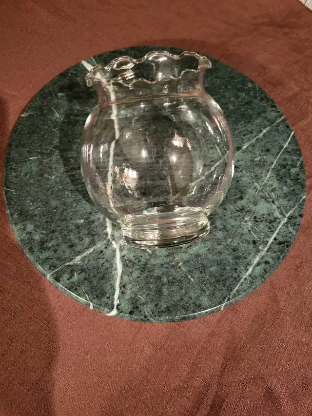 Vase en verre avec bordure en dentelle in Hobbies & Crafts in Québec City - Image 2