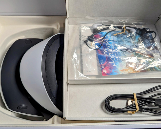 PS VR2 + Horizon Call of the Mountain Bundle in Sony Playstation 5 in Oshawa / Durham Region - Image 2