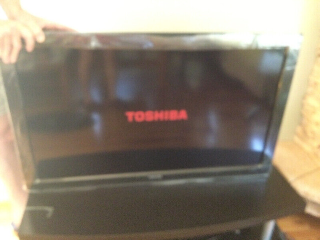 TOSHIBA 40” HD LCD TV “ NEW condition “ HDMI Remote Original Box in TVs in Saskatoon - Image 3