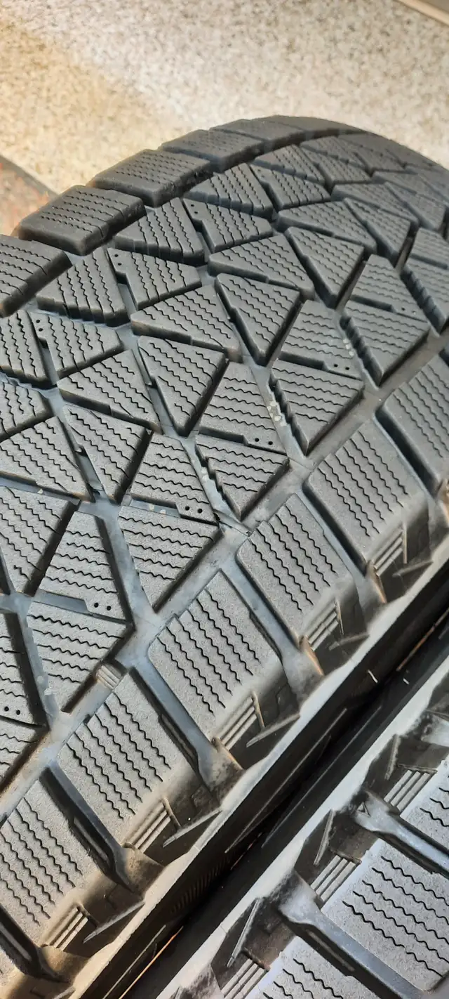 245/60/18 BRIDGESTONE BLIZZAK DMV2 WINTERS IN NEAR NEW CONDITION in Tires & Rims in Dartmouth - Image 9