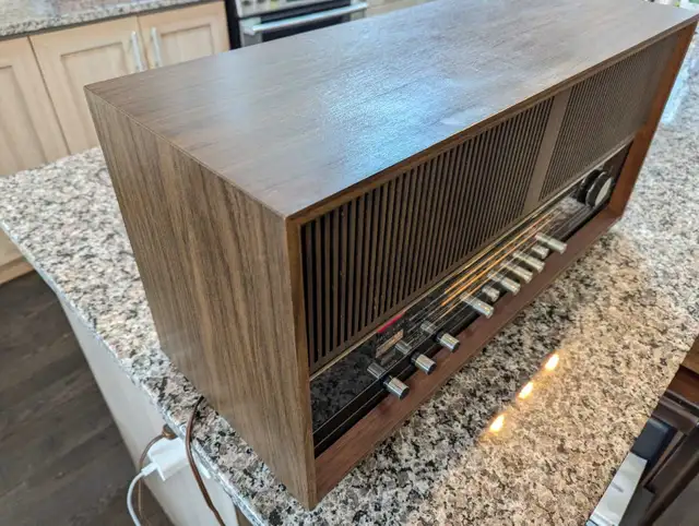 Grundig RF 260U Stereo FM/SW/AM Vintage Radio in Stereo Systems & Home Theatre in Markham / York Region - Image 6