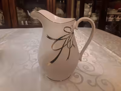LARGE PORCELAIN WATER PITCHER /JUG - VINTAGE TELEFLORA - IVORY/ WHITE COLOUR WITH GOLD RIBBON DESIGN...