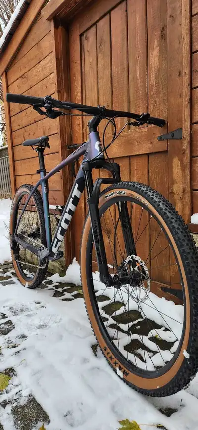 New Scott Scale 950 XL, a hardtail mountain bike designed for cross-country riding and trails. Also...