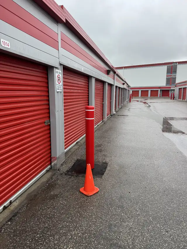 Security galvanized gates & fence, safety bollards, concrete in Snow Removal & Property Maintenance in City of Toronto - Image 5