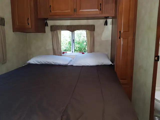 26ft Arctic Fox all season travel trailer in Travel Trailers & Campers in Quesnel - Image 9
