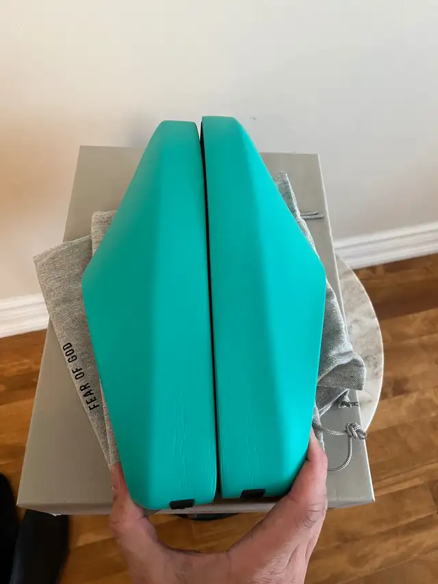 Fear of God California 2.0 in mint color sz 43 (10-10.5) in Men's Shoes in City of Montréal - Image 6