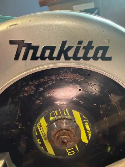 For your consideration is a used condition MAKITA 5007N corded power circular saw with cut blade. As...