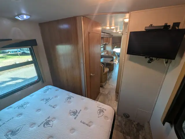 2016 Ford Jayco Redhawk 29XK in RVs & Motorhomes in Kelowna - Image 4
