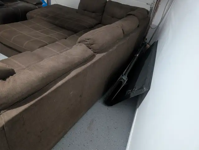COUCH-CAN DELIVER-SECTIONAL WITH OTTOMEN in Couches & Futons in City of Halifax - Image 4