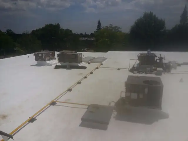 Flat roofer looking for work.64877472313473124