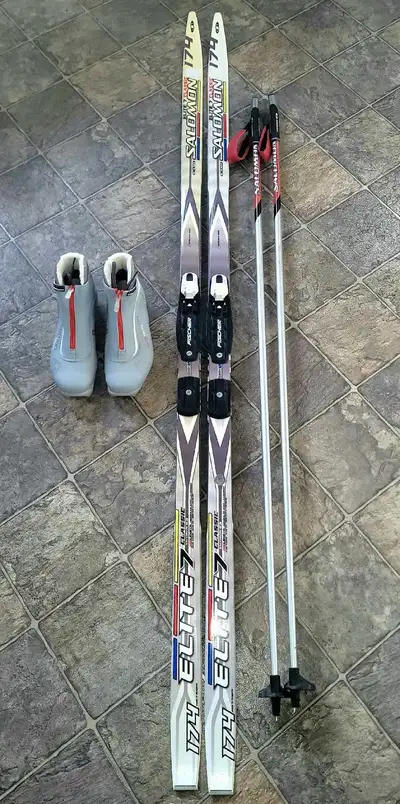 Cross Country Ski set - Womens 6 - 11 / Yth/Mens 5-10 - Like New, View more