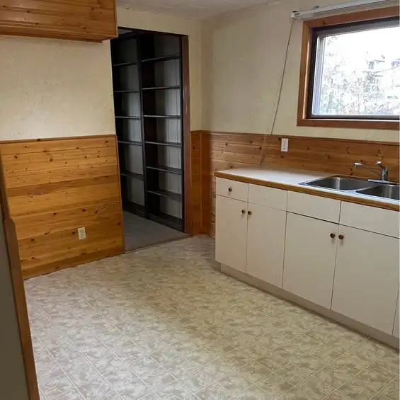 Spacious 2 bedroom lower duplex unit in Tuxedo in Long Term Rentals in Calgary - Image 3