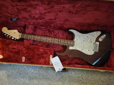 BRAND NEW AMERICAN DESIGN FENDER STRATOCASTER FSR LIMITED EDITIOM WITH HARD CASE-1980 $ NO TRADE