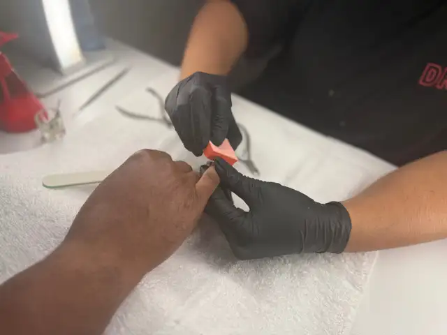 Luxury Nails and Spa in Massage Services in Ottawa - Image 3