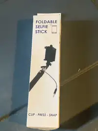 Foldable selfie stick 