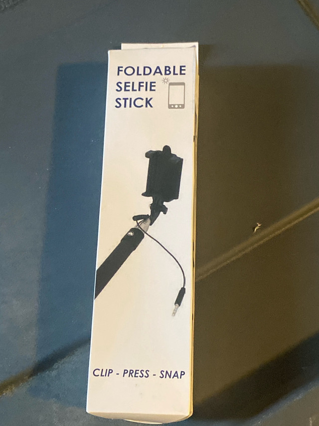 Foldable selfie stick  in Cameras & Camcorders in Hamilton