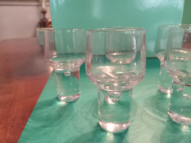Kosta Boda Crystal Liqueur Glasses- vintage Mambo pattern in Kitchen & Dining Wares in Ottawa - Image 2
