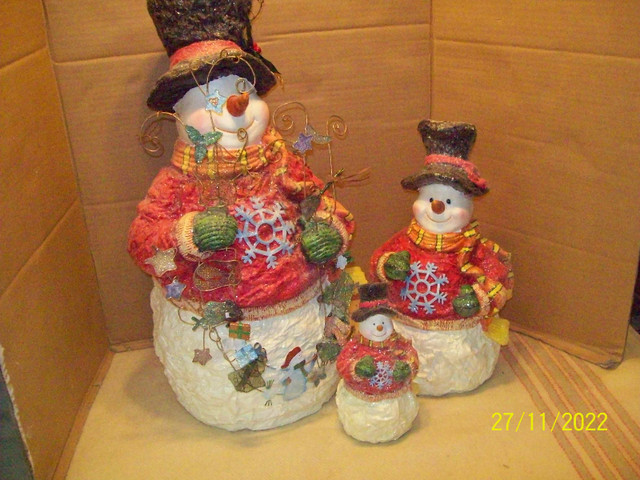 Set de 3 bonhommes de neige pull rouge en pâte de papier in Hobbies & Crafts in Gatineau