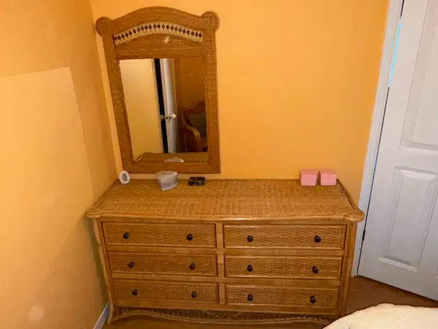 Ensemble de chambre à coucher en rotin ! Négociable !! in Multi-item in Saint-Hyacinthe - Image 3